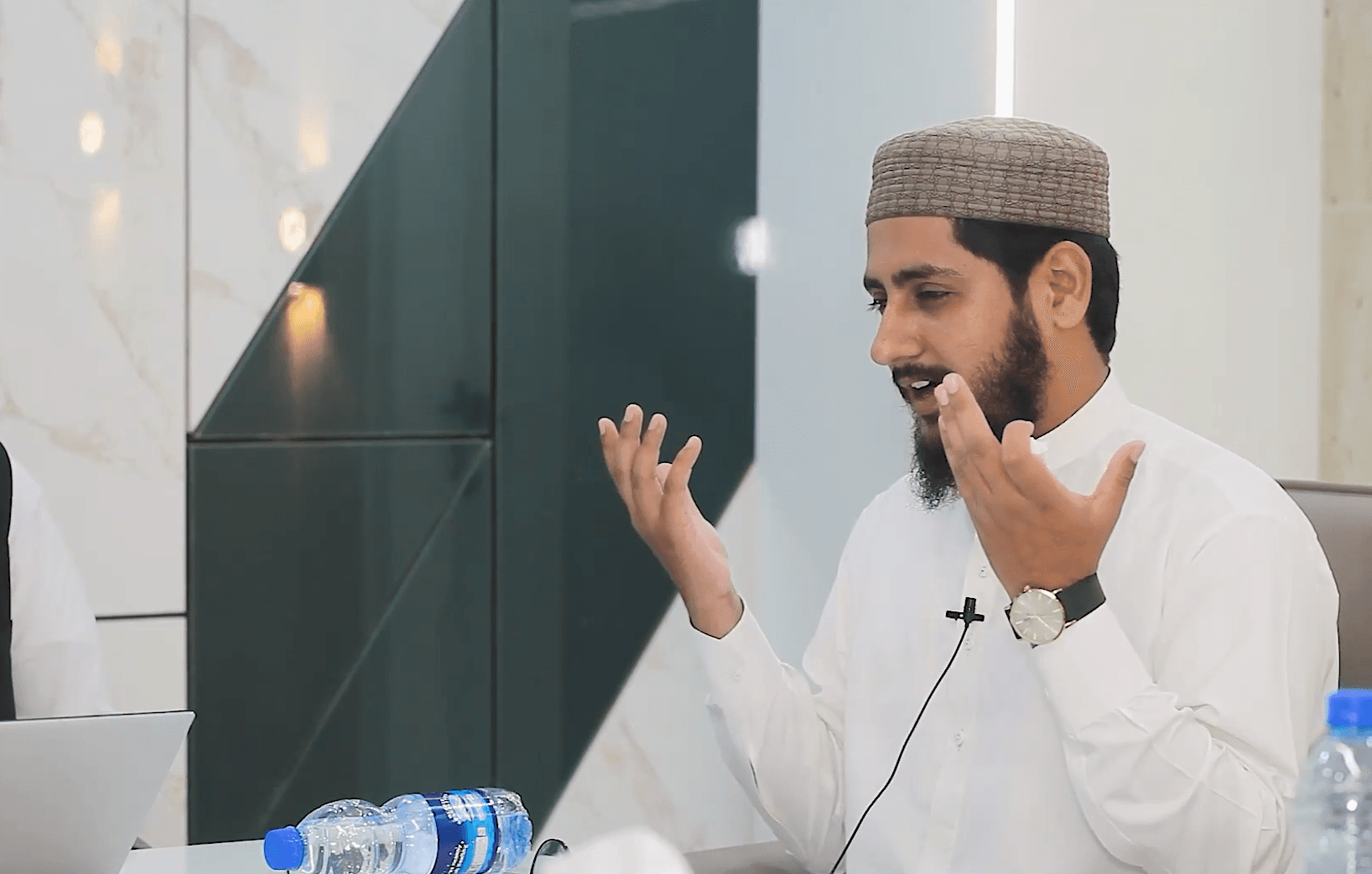 Attendees learning together